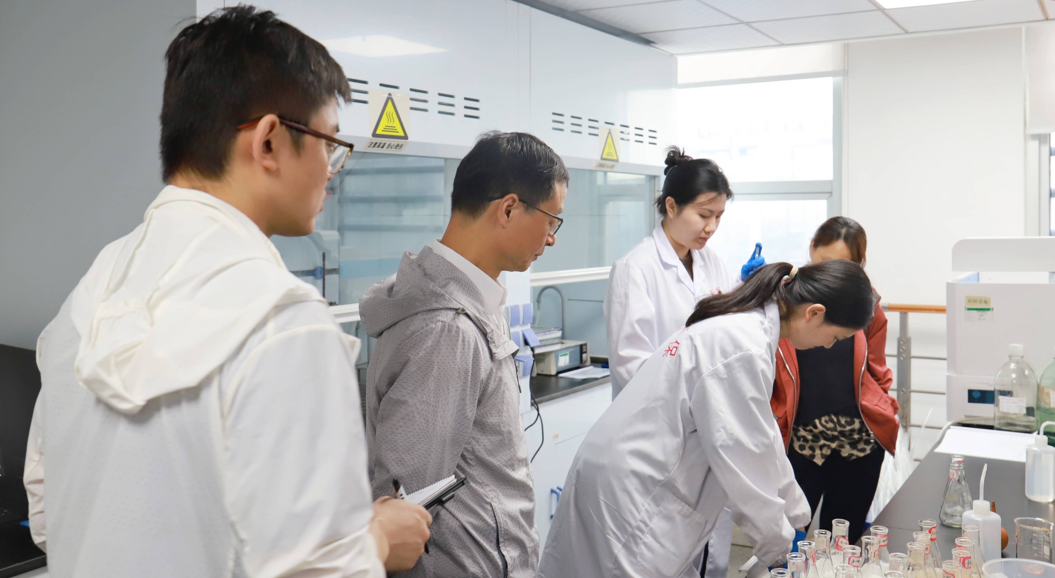 第三次全國土壤普查調研小組蒞臨天晟源環(huán)保調研指導